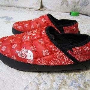 Supreme x The North Face Traction Mule slippers